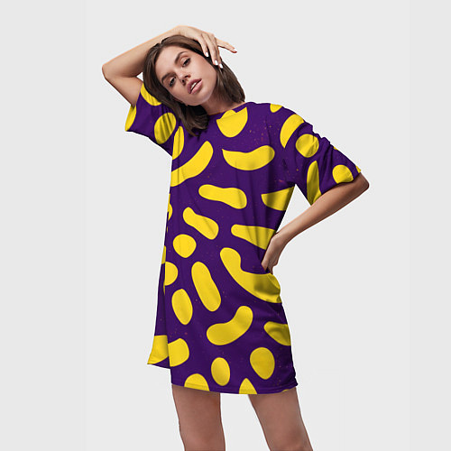 Женская длинная футболка Желтые пятна на фиолетовом фоне / 3D-принт – фото 3