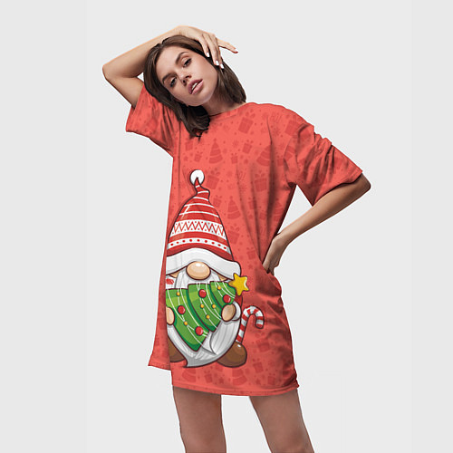 Женская длинная футболка Новогодний гномик с елкой / 3D-принт – фото 3