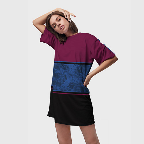 Женская длинная футболка Бордовый, синий мраморный и черный полосы / 3D-принт – фото 3