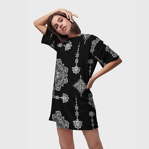 Женская длинная футболка Паттерн с орнаментом мандалы на черном фоне / 3D-принт – фото 3