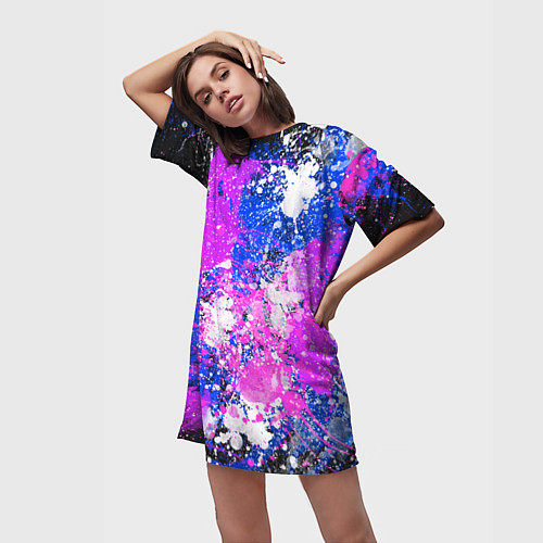 Женская длинная футболка Разбрызганная фиолетовая краска - темный фон / 3D-принт – фото 3