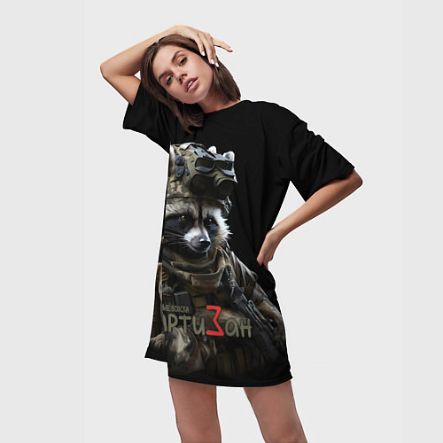 Женская длинная футболка Енот партизан / 3D-принт – фото 3