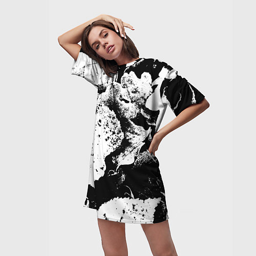 Женская длинная футболка Листья черно-белое / 3D-принт – фото 3