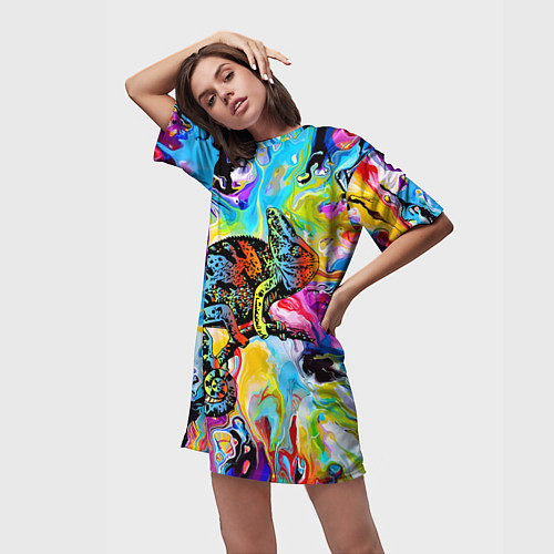 Женская длинная футболка Маскировка хамелеона на фоне ярких красок / 3D-принт – фото 3