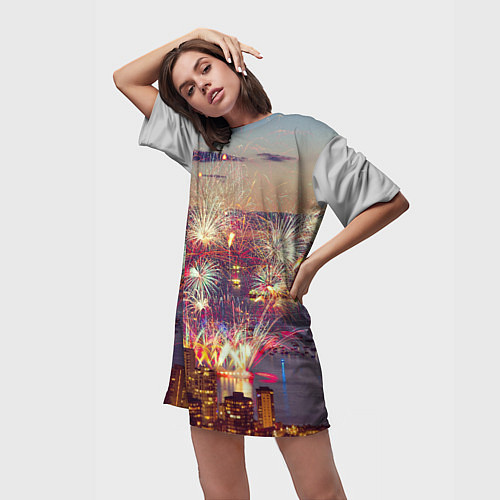 Женская длинная футболка Салют в ночном небе / 3D-принт – фото 3