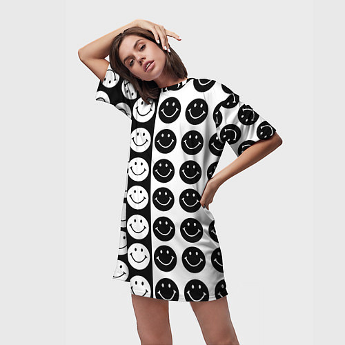 Женская длинная футболка Smiley black and white / 3D-принт – фото 3