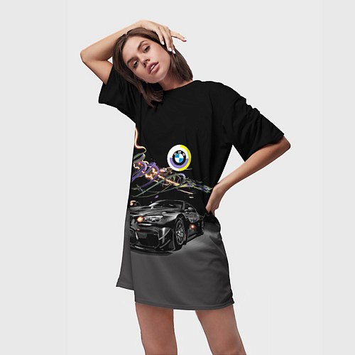 Женская длинная футболка Бэха в ночном неоновом городе / 3D-принт – фото 3