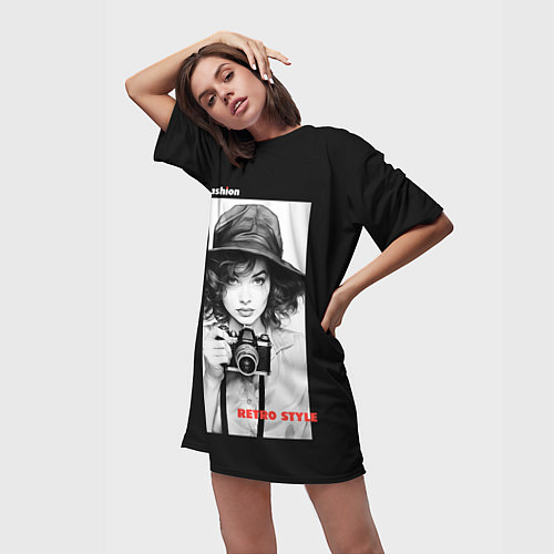 Женская длинная футболка Брюнетка с ретро камерой / 3D-принт – фото 3