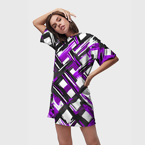 Женская длинная футболка Фиолетовые и чёрные мазки / 3D-принт – фото 3