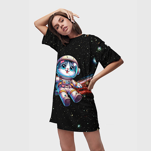 Женская длинная футболка Котёнок космонавт в открытом космосе / 3D-принт – фото 3
