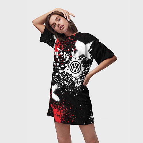 Женская длинная футболка Фольксваген на фоне граффити и брызг красок / 3D-принт – фото 3