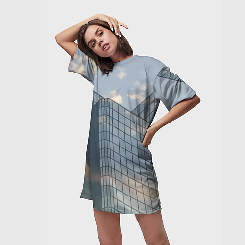 Женская длинная футболка Городское небо и зеркальная многоэтажка / 3D-принт – фото 3