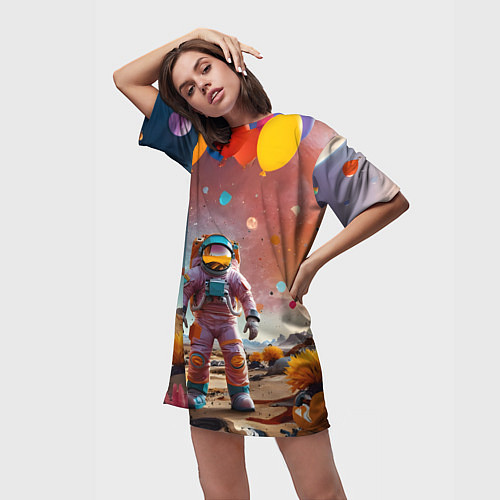 Женская длинная футболка Праздничный космонавт / 3D-принт – фото 3