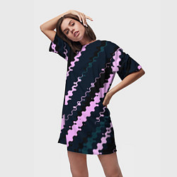 Футболка женская длинная Тёмно-синий с розовым искажённые полосы, цвет: 3D-принт — фото 2