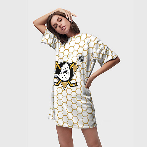 Женская длинная футболка Анахайм Дакс - белые соты / 3D-принт – фото 3