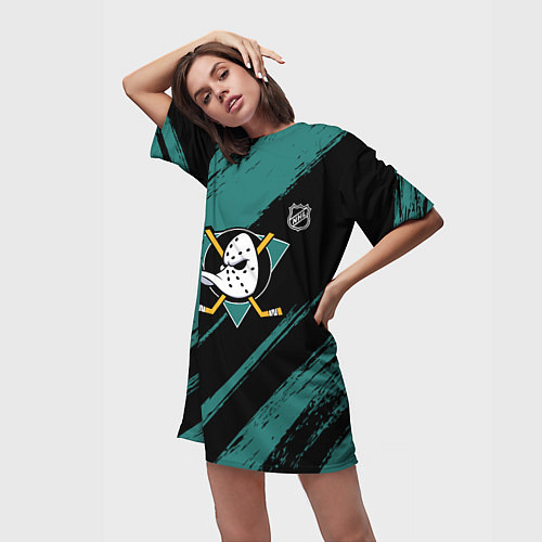 Женская длинная футболка Анахайм Дакс - зеленая краска / 3D-принт – фото 3