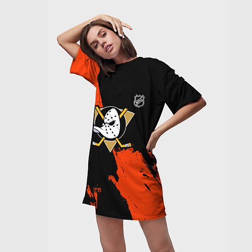 Женская длинная футболка Анахайм Дакс - оранжевая краска / 3D-принт – фото 3