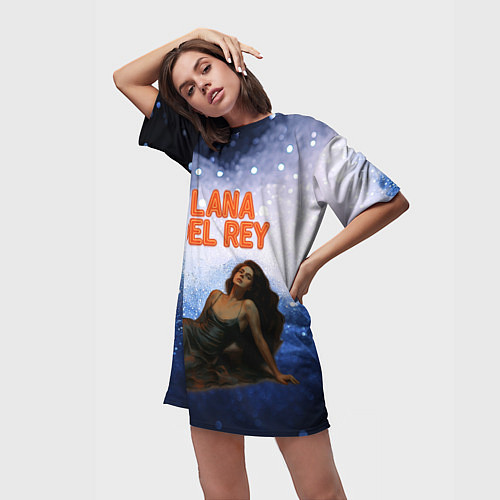 Женская длинная футболка Lana Del Rey лежит / 3D-принт – фото 3