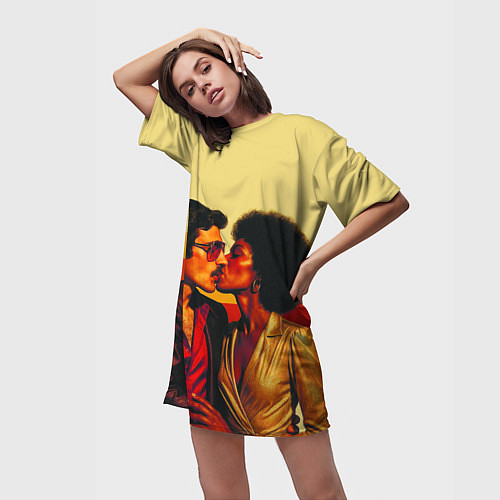 Женская длинная футболка Диско поцелуй поп-арт 1970-е / 3D-принт – фото 3