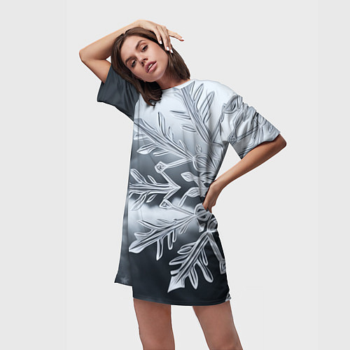 Женская длинная футболка Снежинка на черно белое / 3D-принт – фото 3