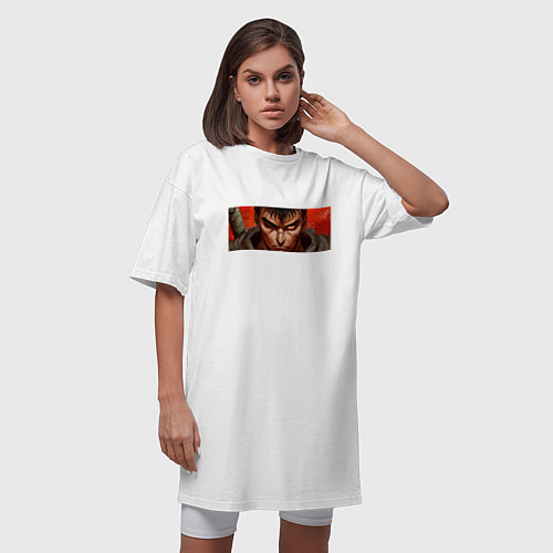 Женская футболка-платье Суровый взляд Гатца Берсерк / Белый – фото 3