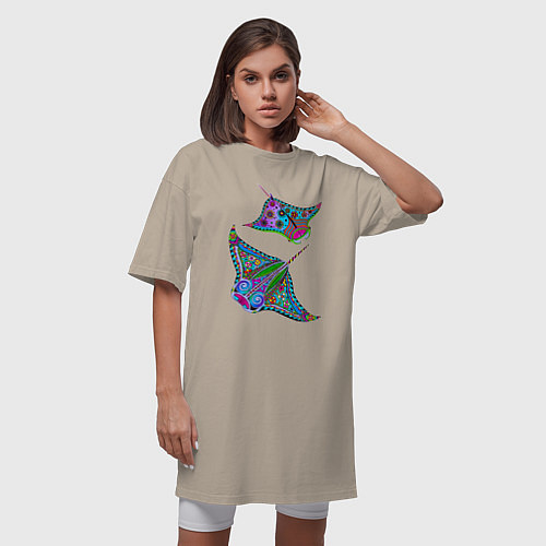 Женская футболка-платье Скаты с психоделической раскраской / Миндальный – фото 3