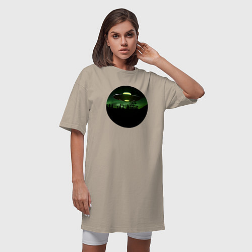 Женская футболка-платье НЛО в тёмном лесу / Миндальный – фото 3