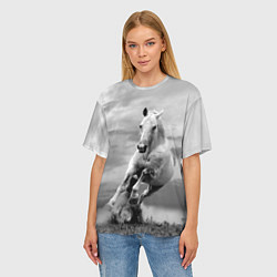 Футболка оверсайз женская Белая лошадь в степи, цвет: 3D-принт — фото 2