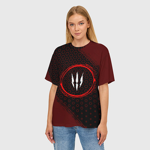 Женская футболка оверсайз Символ The Witcher и краска вокруг на темном фоне / 3D-принт – фото 3