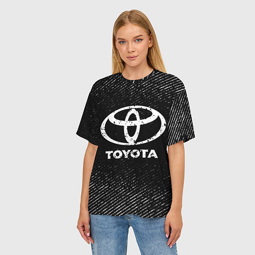 Женская футболка оверсайз Toyota с потертостями на темном фоне / 3D-принт – фото 3