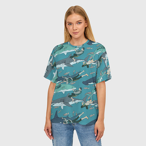 Женская футболка оверсайз Ныряльщики и акулы - паттерн / 3D-принт – фото 3