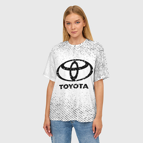 Женская футболка оверсайз Toyota с потертостями на светлом фоне / 3D-принт – фото 3