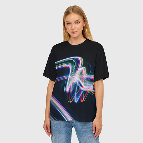 Женская футболка оверсайз Абстрактные световые линии во тьме / 3D-принт – фото 3