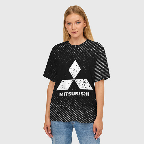 Женская футболка оверсайз Mitsubishi с потертостями на темном фоне / 3D-принт – фото 3