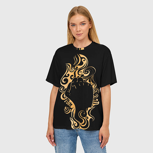 Женская футболка оверсайз Поднятый вверх кулак, окруженный золотым пламенем / 3D-принт – фото 3