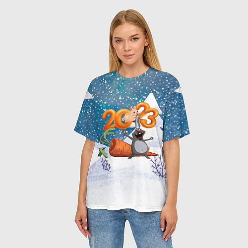 Женская футболка оверсайз 2023 заяц с большой морковкой / 3D-принт – фото 3