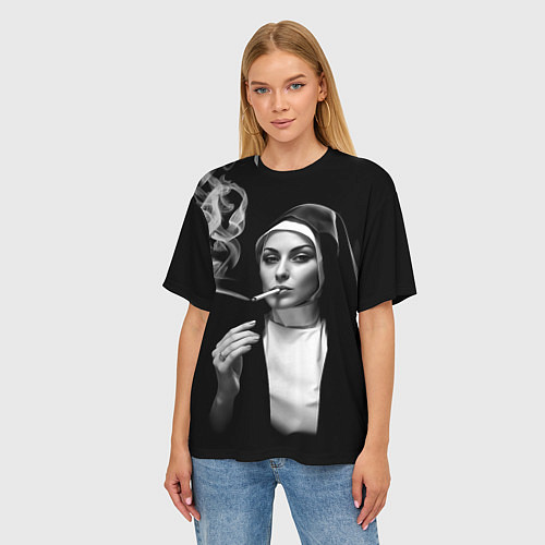 Женская футболка оверсайз Красивая монашка дымит сигаретой / 3D-принт – фото 3