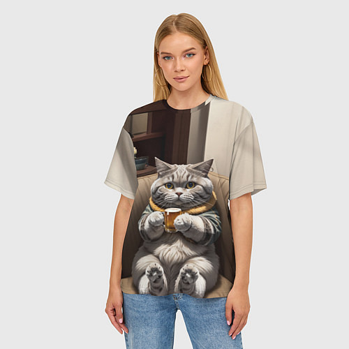 Женская футболка оверсайз Кот сидит на диване с напитком / 3D-принт – фото 3