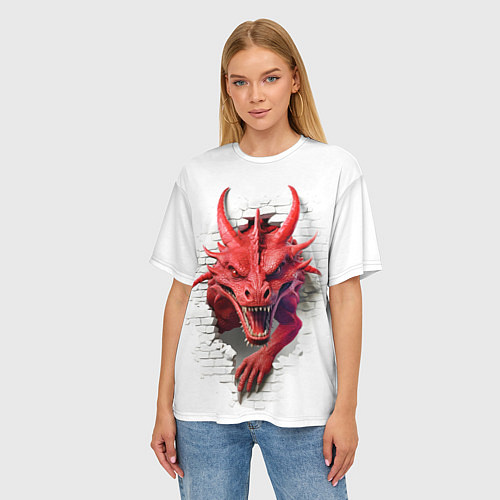 Женская футболка оверсайз Красный дракон выглядывает из стены / 3D-принт – фото 3