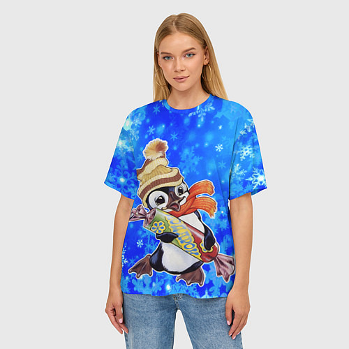 Женская футболка оверсайз Новогодний пингвин со снежинками / 3D-принт – фото 3