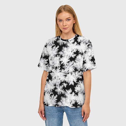 Женская футболка оверсайз Снежинки на стекле / 3D-принт – фото 3