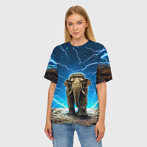 Женская футболка оверсайз Мамонт и разряды молний / 3D-принт – фото 3