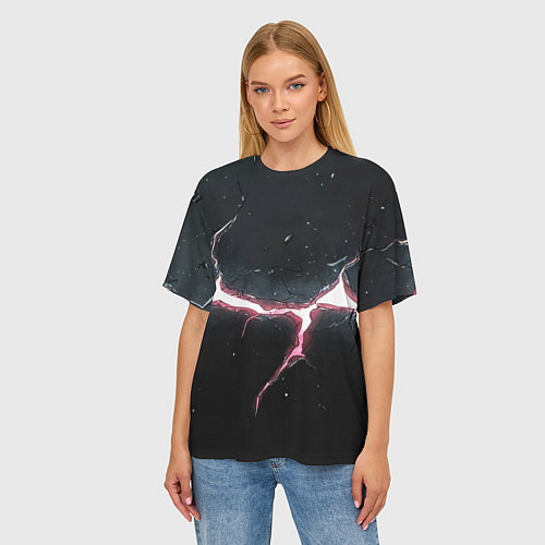 Женская футболка оверсайз Разлом на черной плите / 3D-принт – фото 3