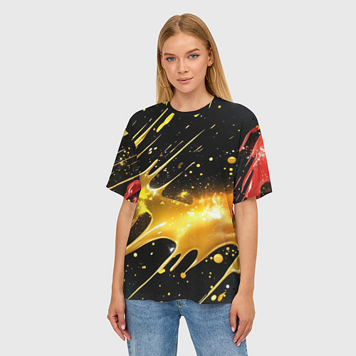 Женская футболка оверсайз Оранжевая краска на черном / 3D-принт – фото 3