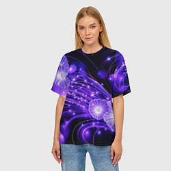 Футболка оверсайз женская Силуэты цветов на темном фоне - фиолетовое свечени, цвет: 3D-принт — фото 2