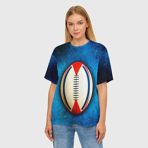 Женская футболка оверсайз Мяч для регби на синем / 3D-принт – фото 3