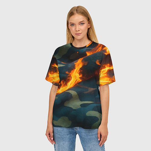 Женская футболка оверсайз Огонь на камуфляжной ткани / 3D-принт – фото 3