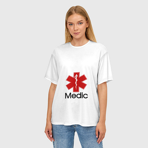 Женская футболка оверсайз Медик / 3D-принт – фото 3
