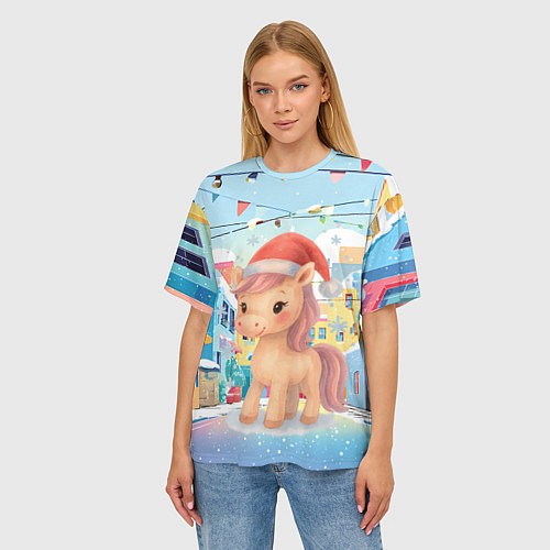 Женская футболка оверсайз Лошадка с новогоднем венком / 3D-принт – фото 3