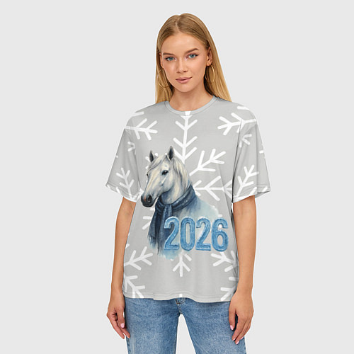 Женская футболка оверсайз Лошадь на фоне снижинок 2026 / 3D-принт – фото 3